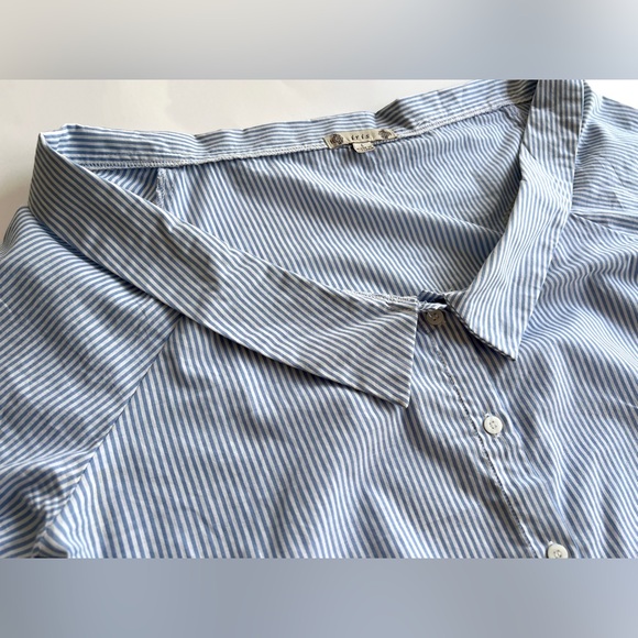 Iris Los Angeles Woman’s Across the Shoulder Blue Pinstripe Blouse Shirt Size L - Picture 5 of 9
